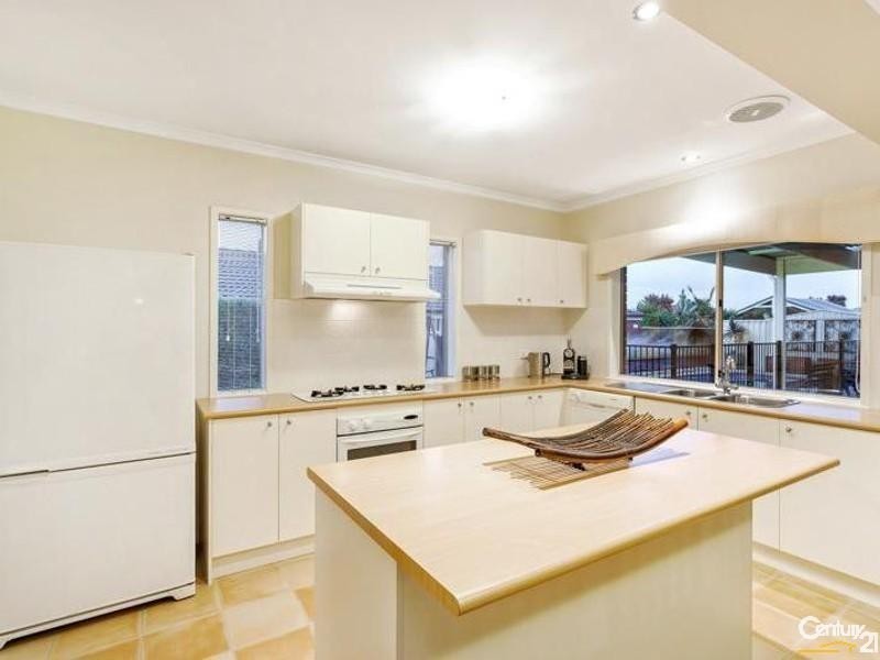 8 ST NICHOLAS COURT, Tarneit VIC 3029