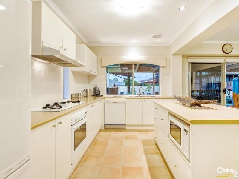 8 ST NICHOLAS COURT, Tarneit VIC 3029