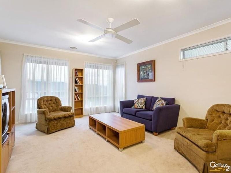 8 ST NICHOLAS COURT, Tarneit VIC 3029
