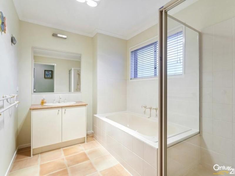 8 ST NICHOLAS COURT, Tarneit VIC 3029