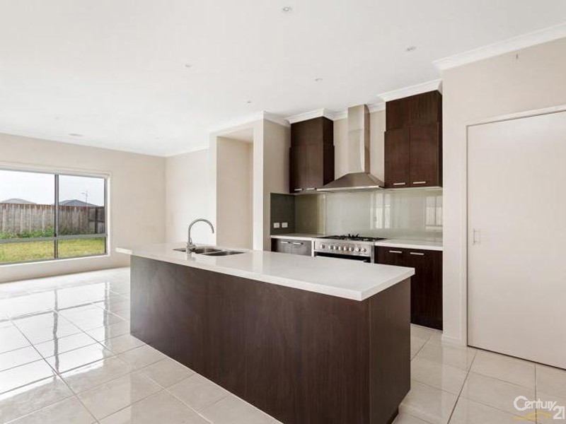 19 Waiben Cres, Point Cook VIC 3030