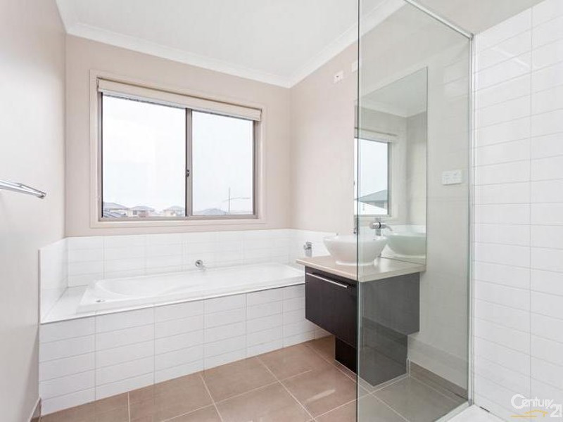 19 Waiben Cres, Point Cook VIC 3030