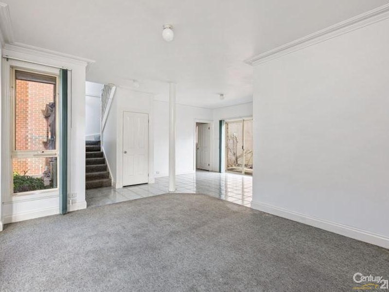 2/70 KOROROIT CREEK ROAD, Williamstown VIC 3016