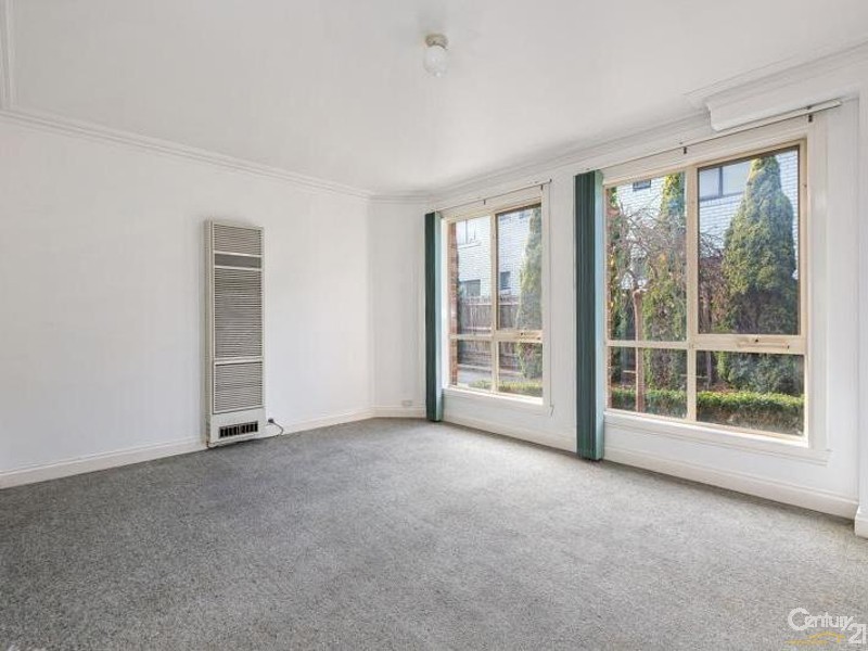 2/70 KOROROIT CREEK ROAD, Williamstown VIC 3016