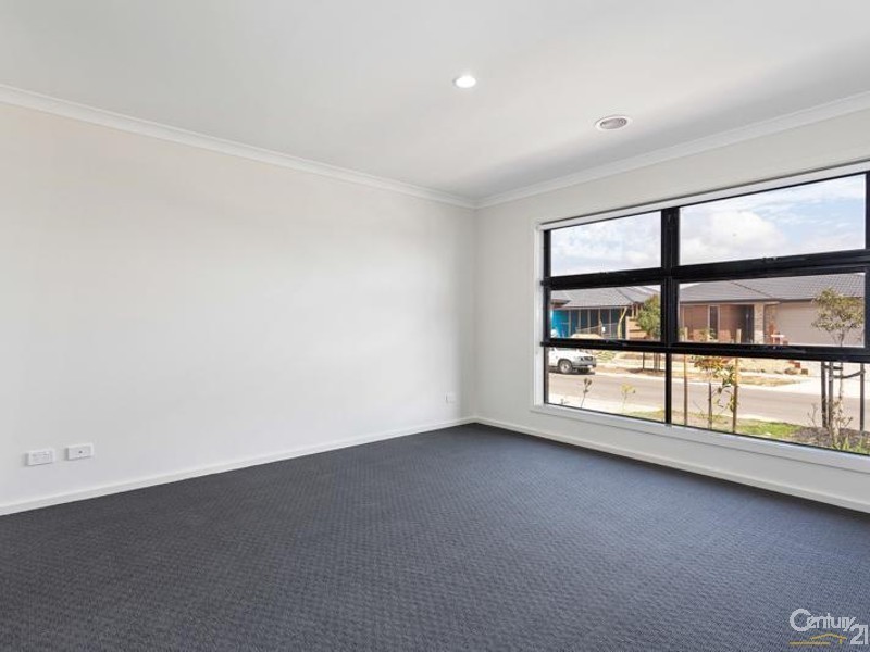 7 ANGLERS AVENUE, Point Cook VIC 3030