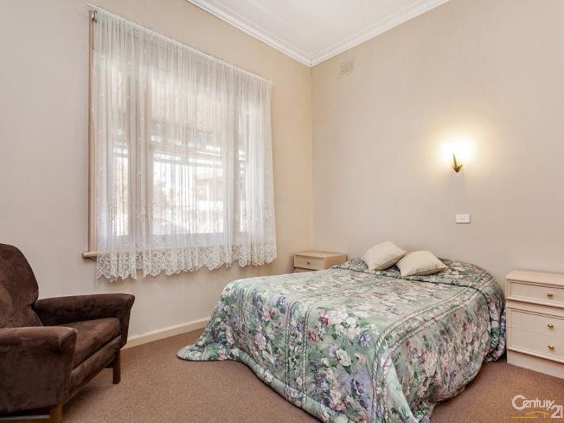 33 Peel Street, Newport VIC 3015