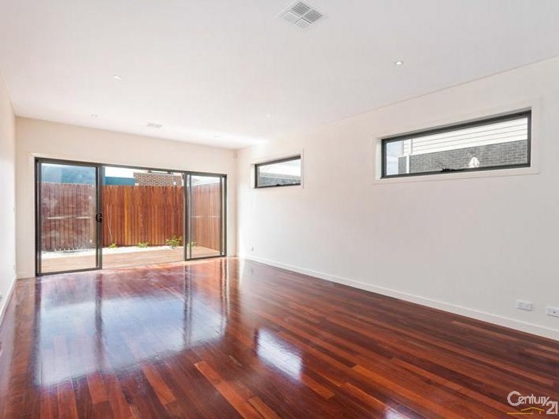 2/24 Laurie Street, Newport VIC 3015