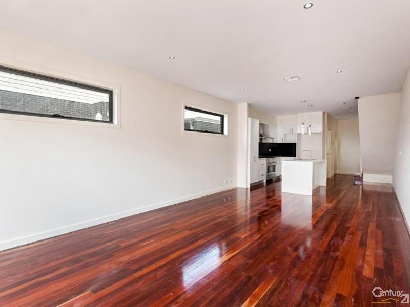 2/24 Laurie Street, Newport VIC 3015