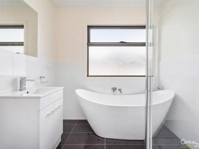 2/24 Laurie Street, Newport VIC 3015