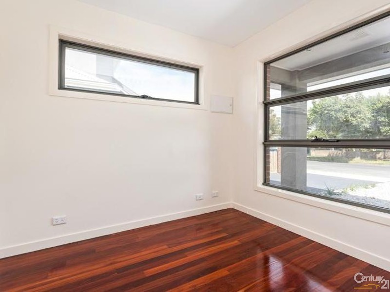 2/24 Laurie Street, Newport VIC 3015