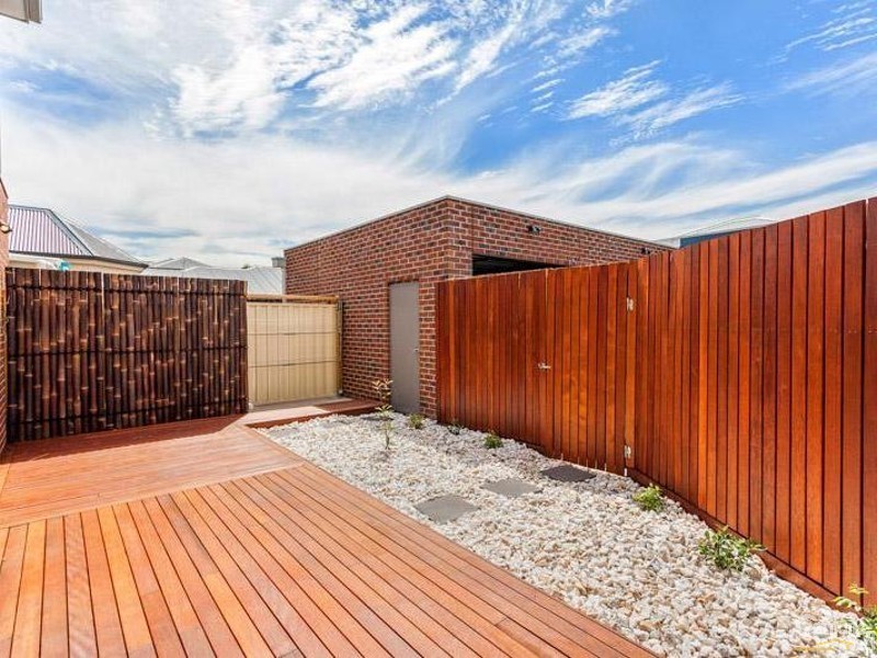 2/24 Laurie Street, Newport VIC 3015