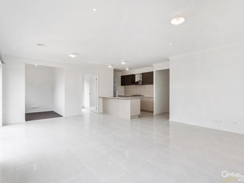 16 OYSTER BAY CHASE, Sanctuary Lakes VIC 3030