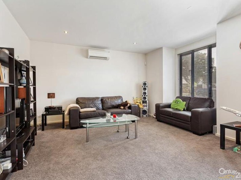 2/11 Maddox Road, Newport VIC 3015