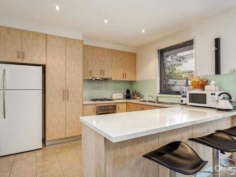2/11 Maddox Road, Newport VIC 3015