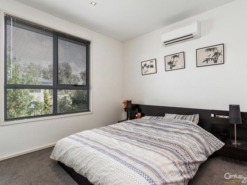 2/11 Maddox Road, Newport VIC 3015