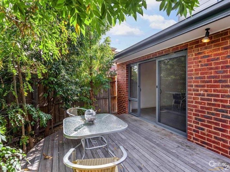 2/11 Maddox Road, Newport VIC 3015