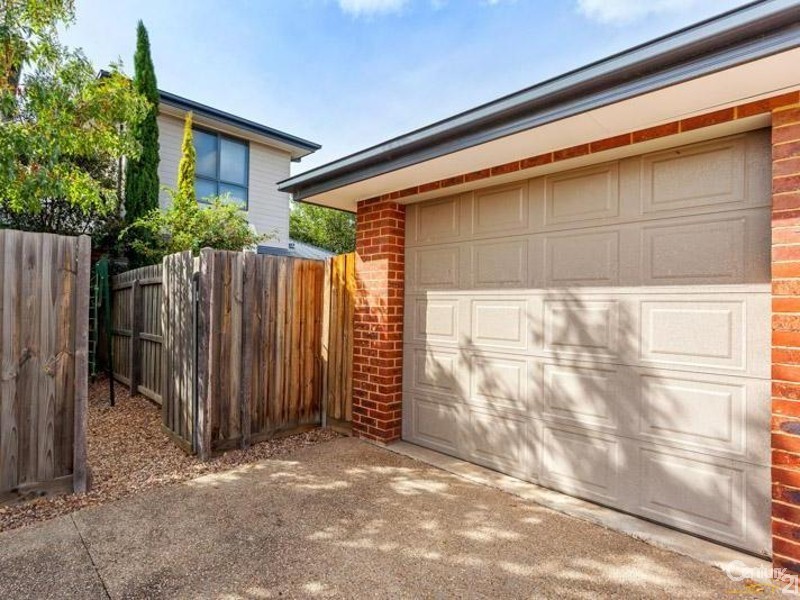 2/11 Maddox Road, Newport VIC 3015