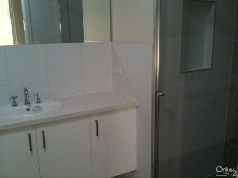 1/11 RICHARDS COURT, Brooklyn VIC 3012