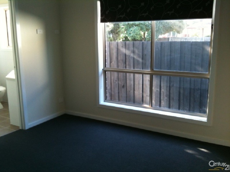 1/11 RICHARDS COURT, Brooklyn VIC 3012