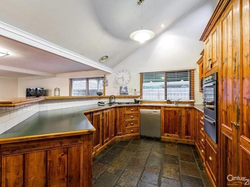 30 Linnet Street, Altona VIC 3018