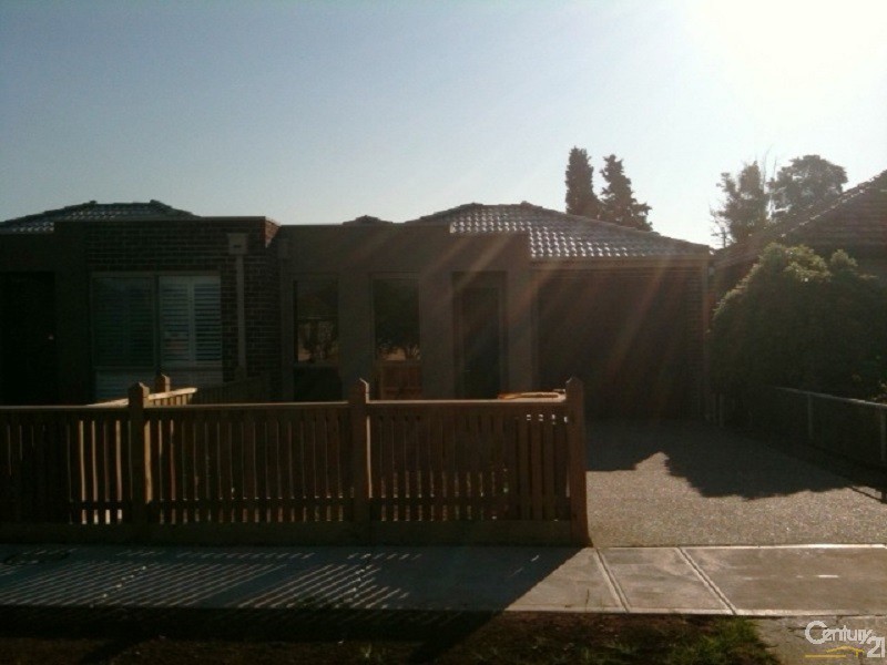 1/11  RICHARDS COURT, Brooklyn VIC 3012