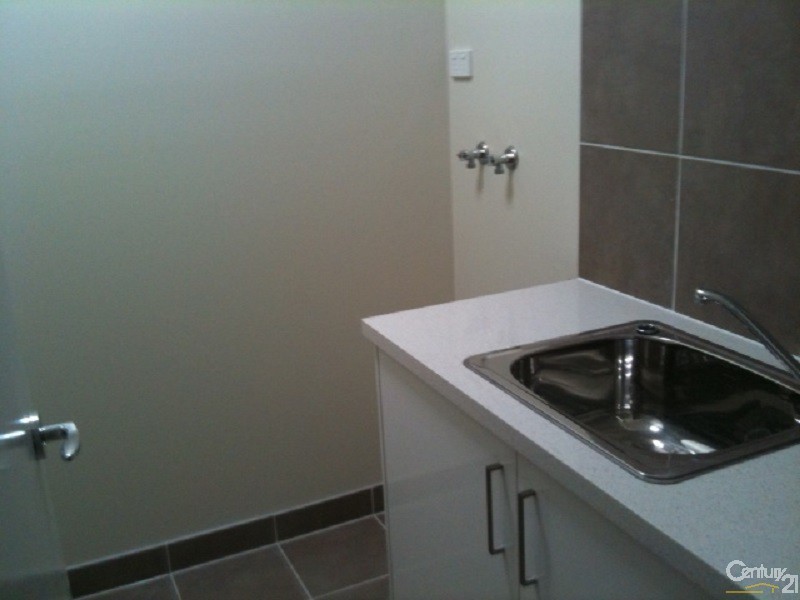 1/11  RICHARDS COURT, Brooklyn VIC 3012