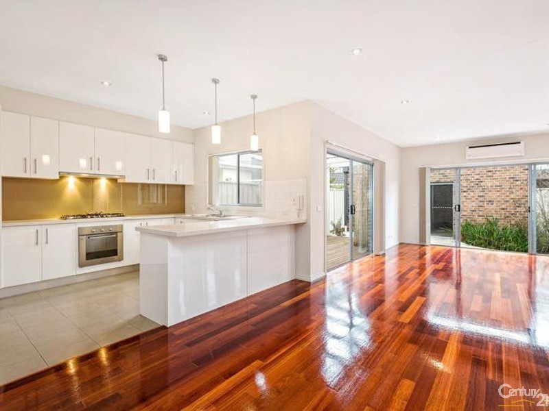 2/31 MADDOX ROAD, Newport VIC 3015
