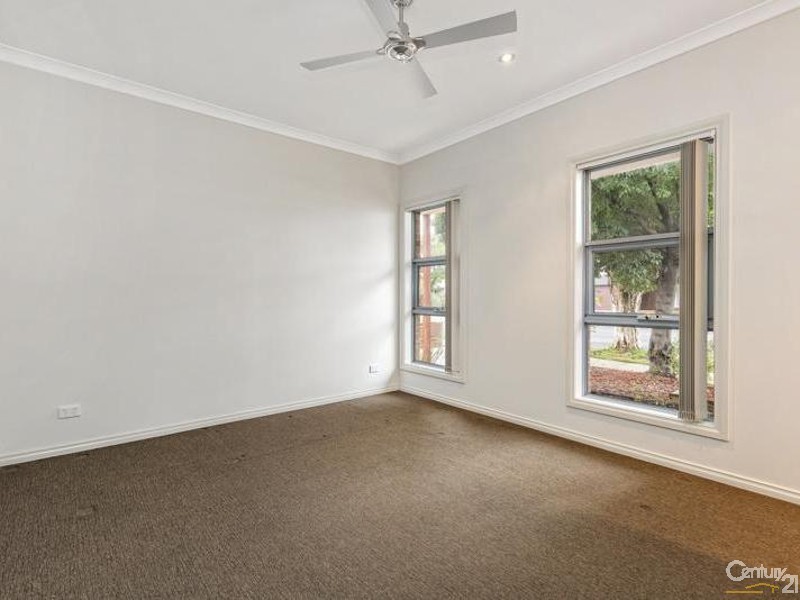 2/31 MADDOX ROAD, Newport VIC 3015