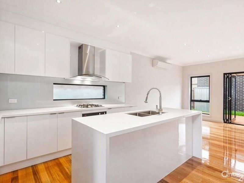 2/38 MADDOX ROAD, Newport VIC 3015
