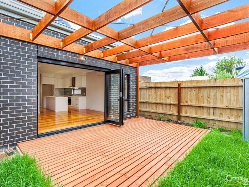2/38 MADDOX ROAD, Newport VIC 3015