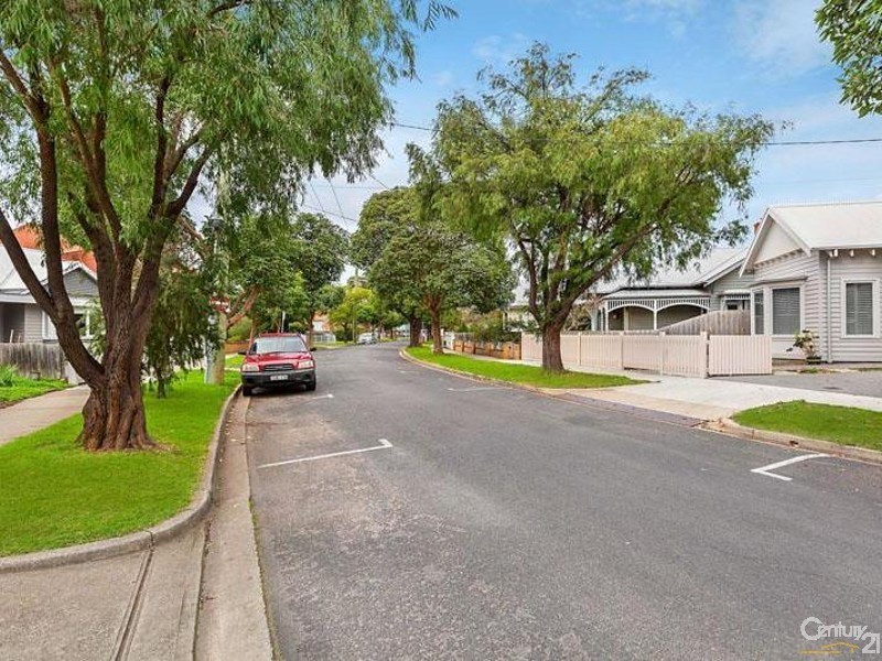 18 Lenore Crescent, Williamstown VIC 3016