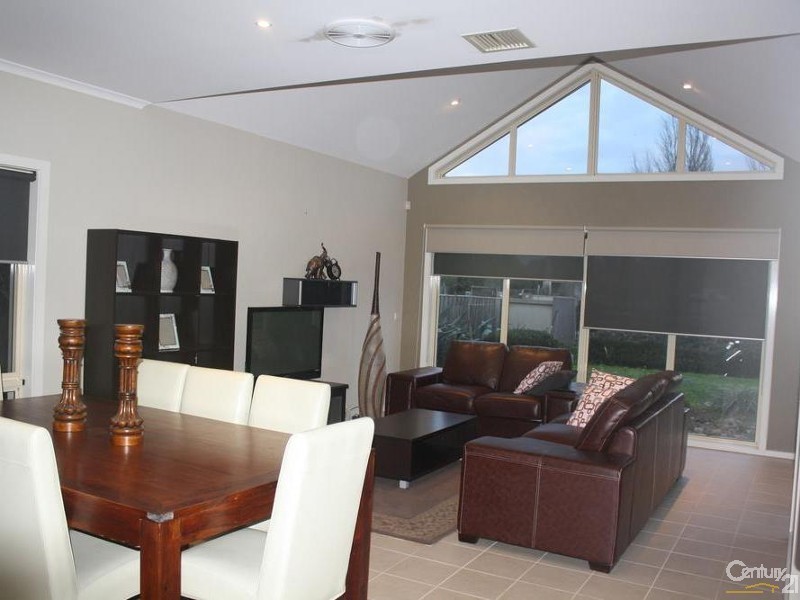 26/1 GREG NORMAN DRIVE, Sanctuary Lakes VIC 3030