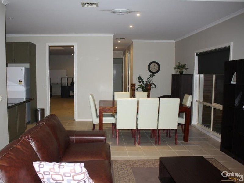 26/1 GREG NORMAN DRIVE, Sanctuary Lakes VIC 3030