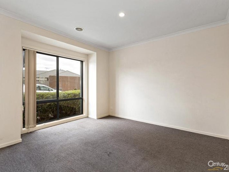 21/15a HOOKER ROAD, Werribee VIC 3030