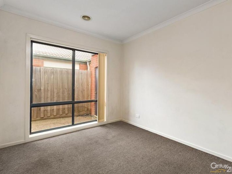 21/15a HOOKER ROAD, Werribee VIC 3030