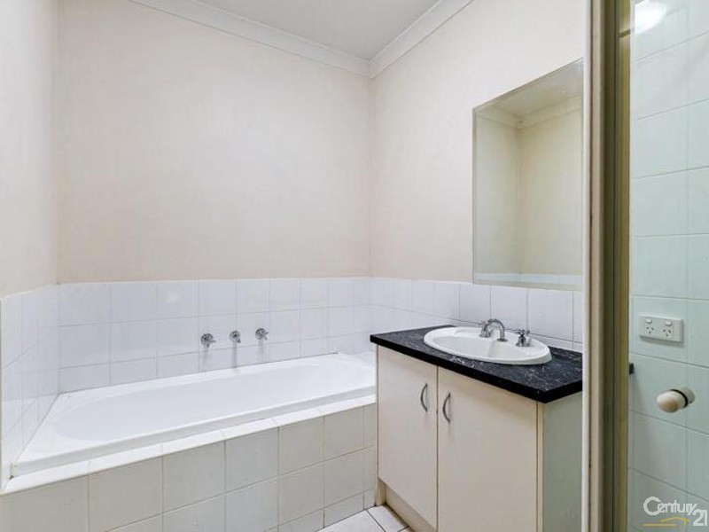 21/15a HOOKER ROAD, Werribee VIC 3030