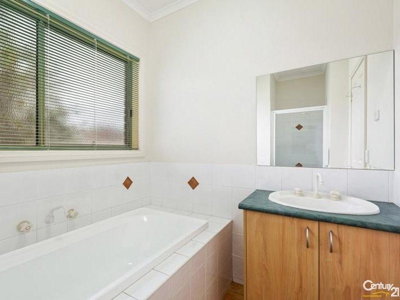 76 SHAFTSBURY BLV, Point Cook VIC 3030