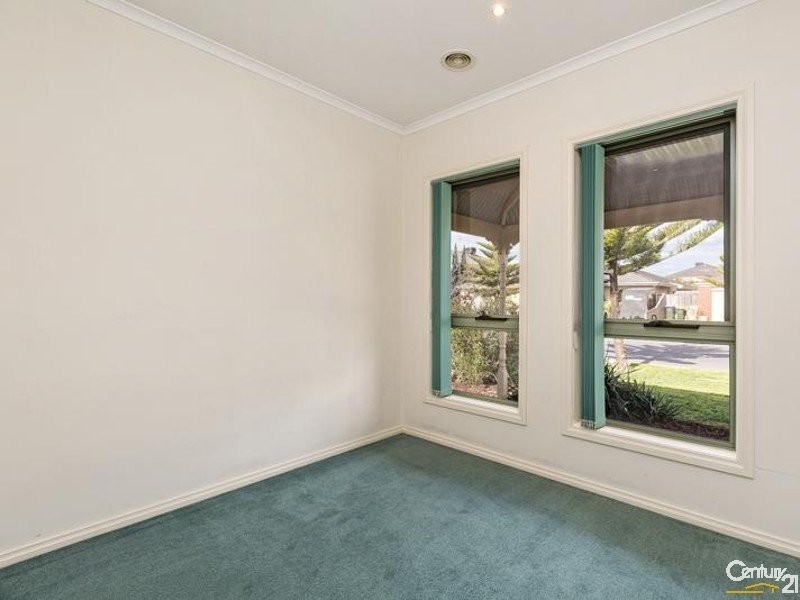 76 SHAFTSBURY BLV, Point Cook VIC 3030