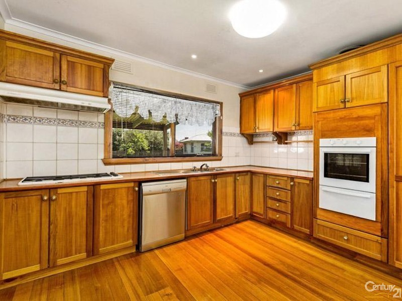 12 STAPLEY CRESCENT, Altona North VIC 3025