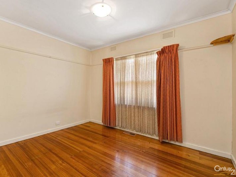 12 STAPLEY CRESCENT, Altona North VIC 3025