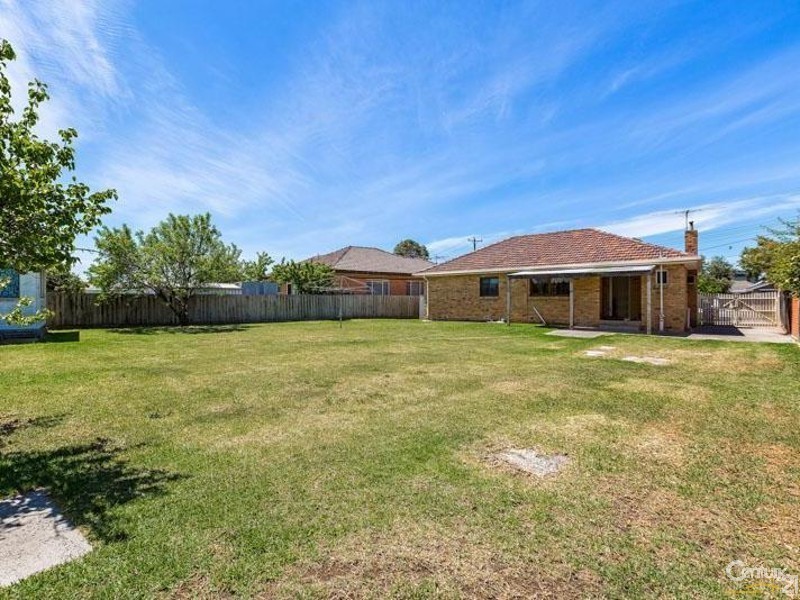 12 STAPLEY CRESCENT, Altona North VIC 3025