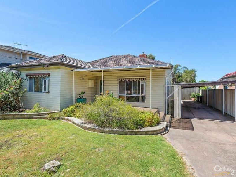 8 LEONARD AVENUE, Glenroy VIC 3046