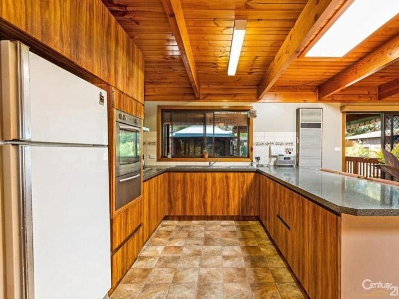 8 LEONARD AVENUE, Glenroy VIC 3046