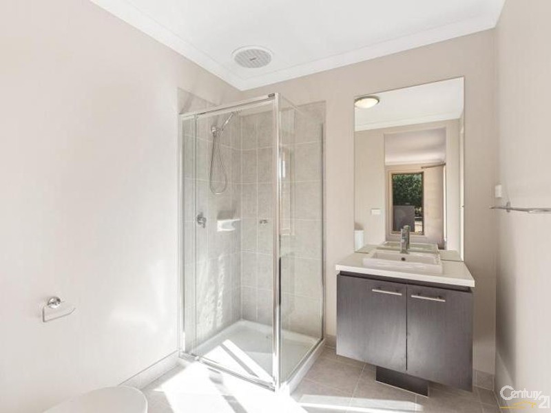 85 Fifth Avenue, Sanctuary Lakes VIC 3030