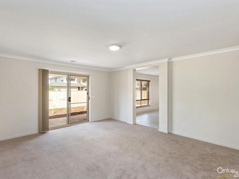 87 Fifth Avenue, Sanctuary Lakes VIC 3030