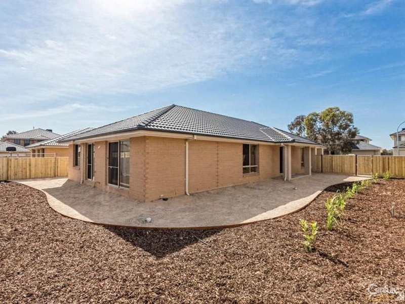 87 Fifth Avenue, Sanctuary Lakes VIC 3030