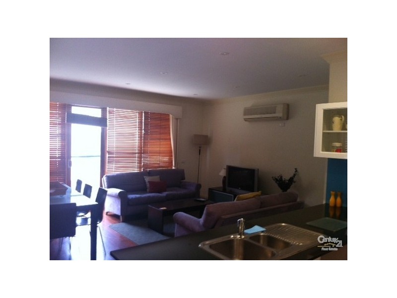 2/86 RAILWAY CRESCENT, Williamstown VIC 3016