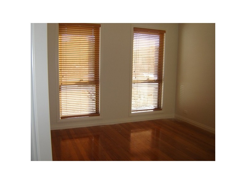 37a TRUMAN STREET, South Kingsville VIC 3015