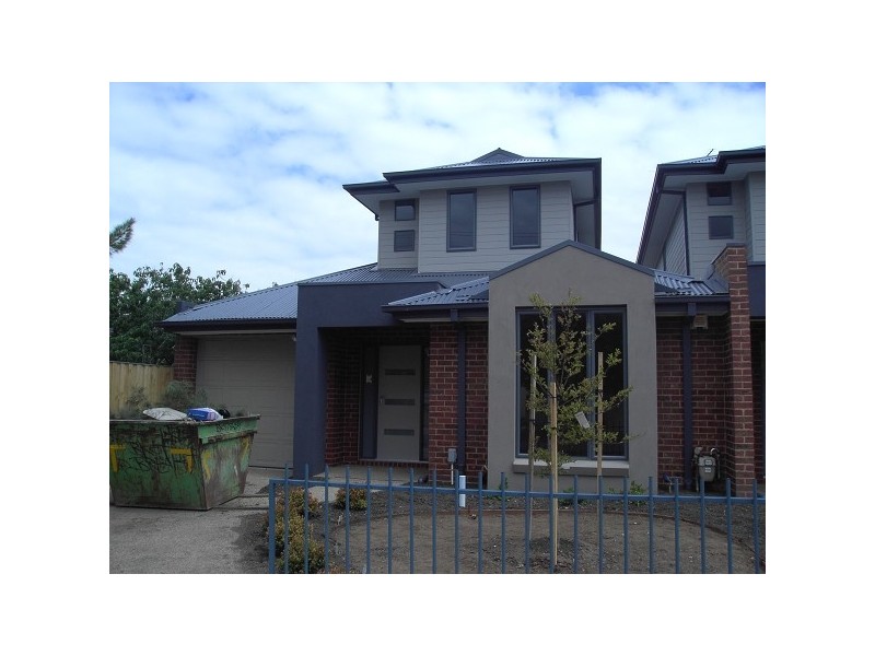 1/11 MADDOX ROAD, Newport VIC 3015