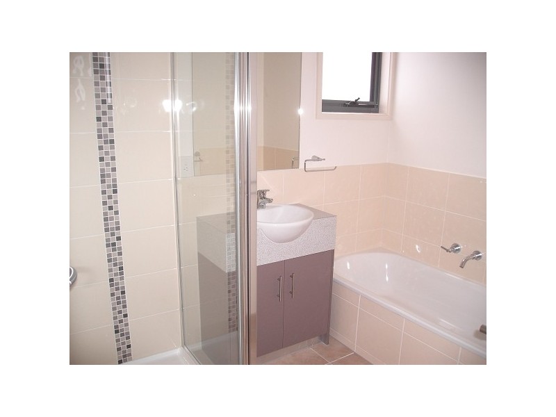 1/11 MADDOX ROAD, Newport VIC 3015